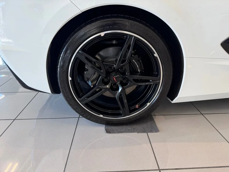 Used 2024 Arctic White Chevrolet 2LT image 26