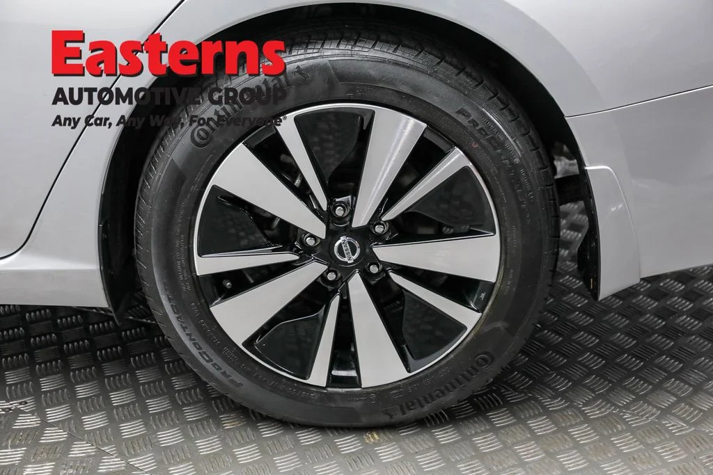 Used 2022 Silver Nissan 2.5 SV image 8