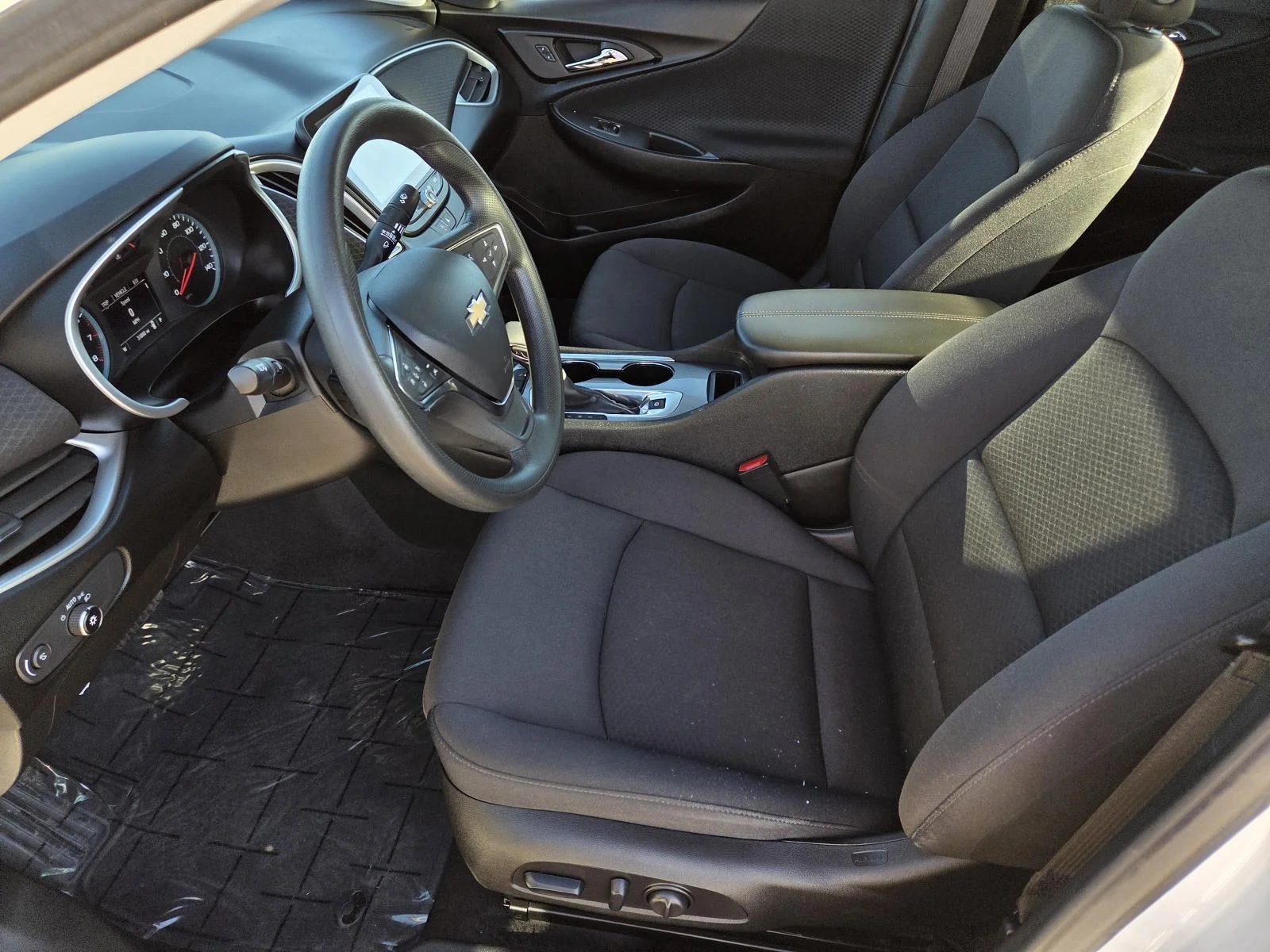 Used 2025 Summit White Chevrolet LT image 25