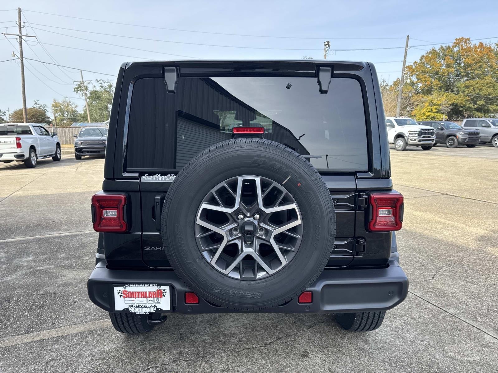 New 2026 Black Clear-Coat Exterior Paint Jeep Sahara image 5