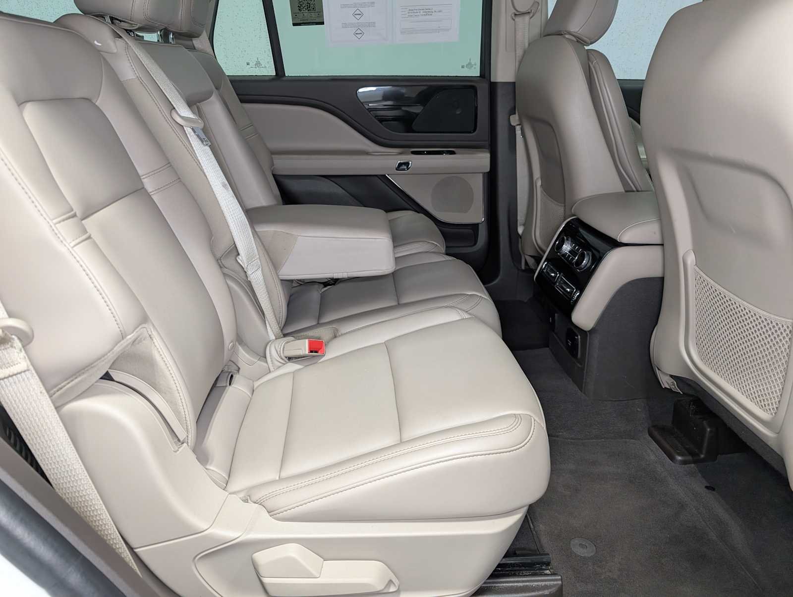Used 2023 Pristine White Lincoln Standard image 39