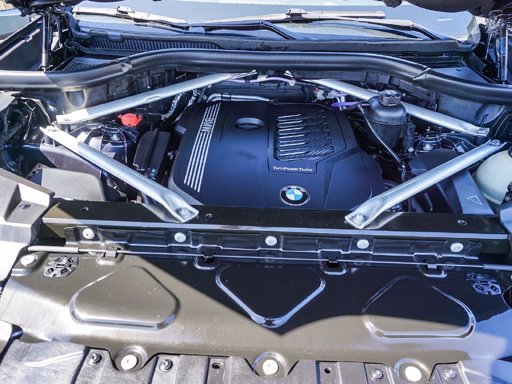 Used 2021 Gray BMW xDrive40i image 26