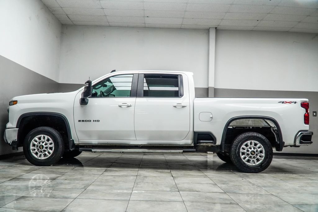 Used 2025 White Chevrolet LT image 9