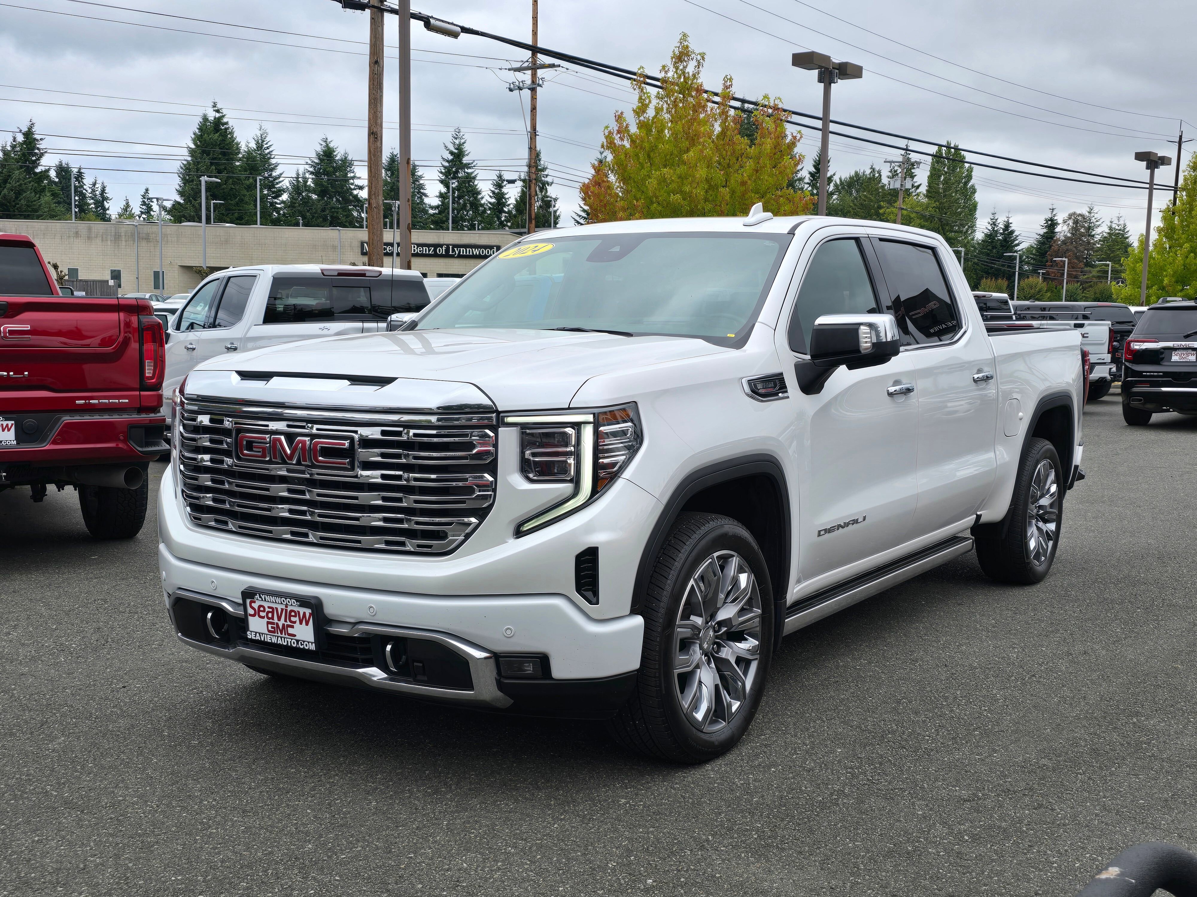 Used 2024 White Frost Tricoat GMC Denali image 3