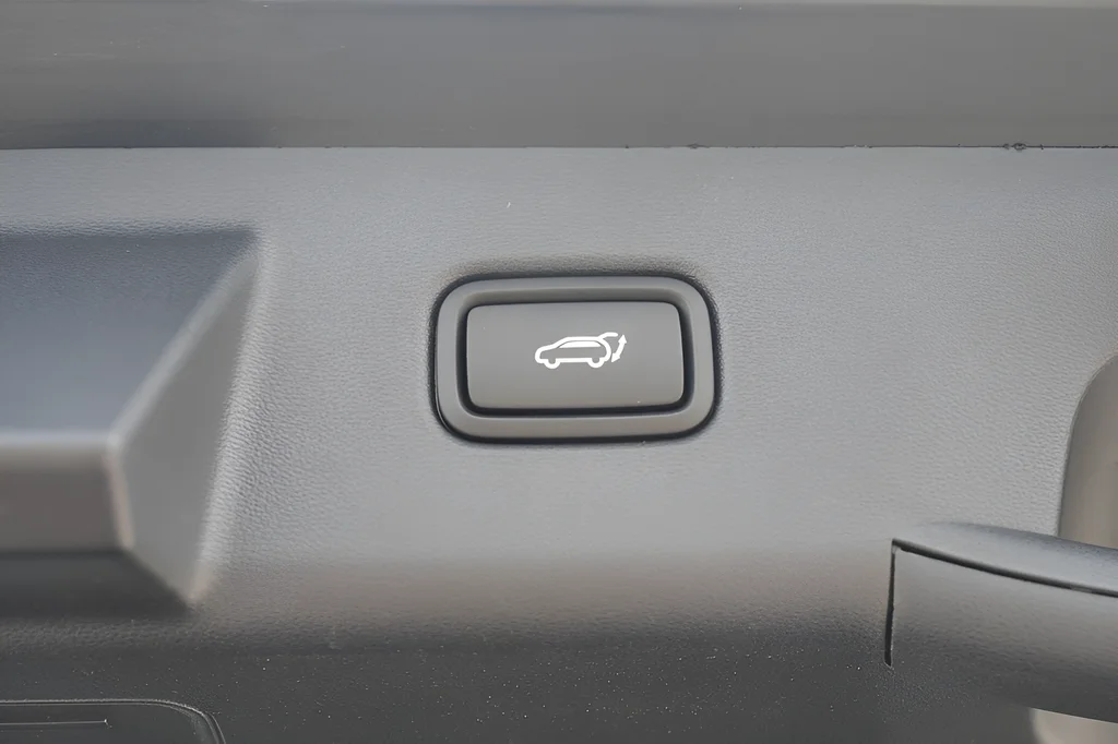Used 2026 Black Hyundai SEL image 31