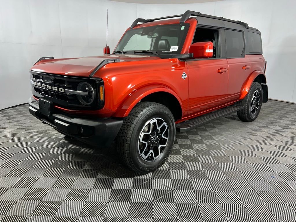 2022 Ford Bronco Outer Banks photo 2