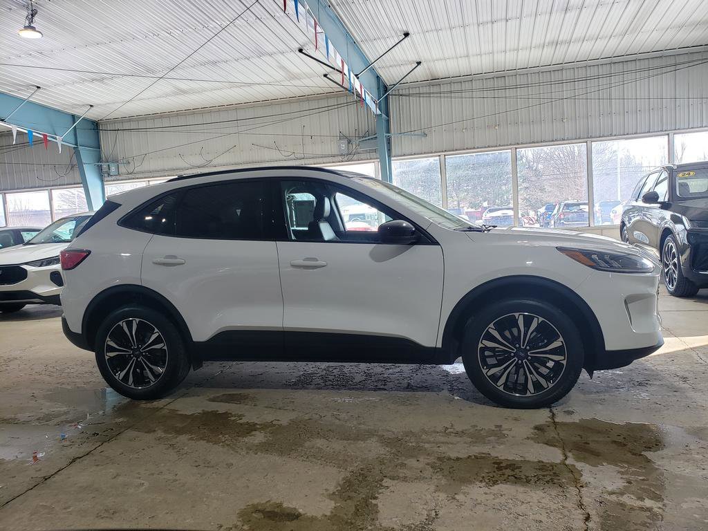 Used 2022 Ford Escape SEL with VIN 1FMCU9H93NUB33677 for sale in Girard, PA