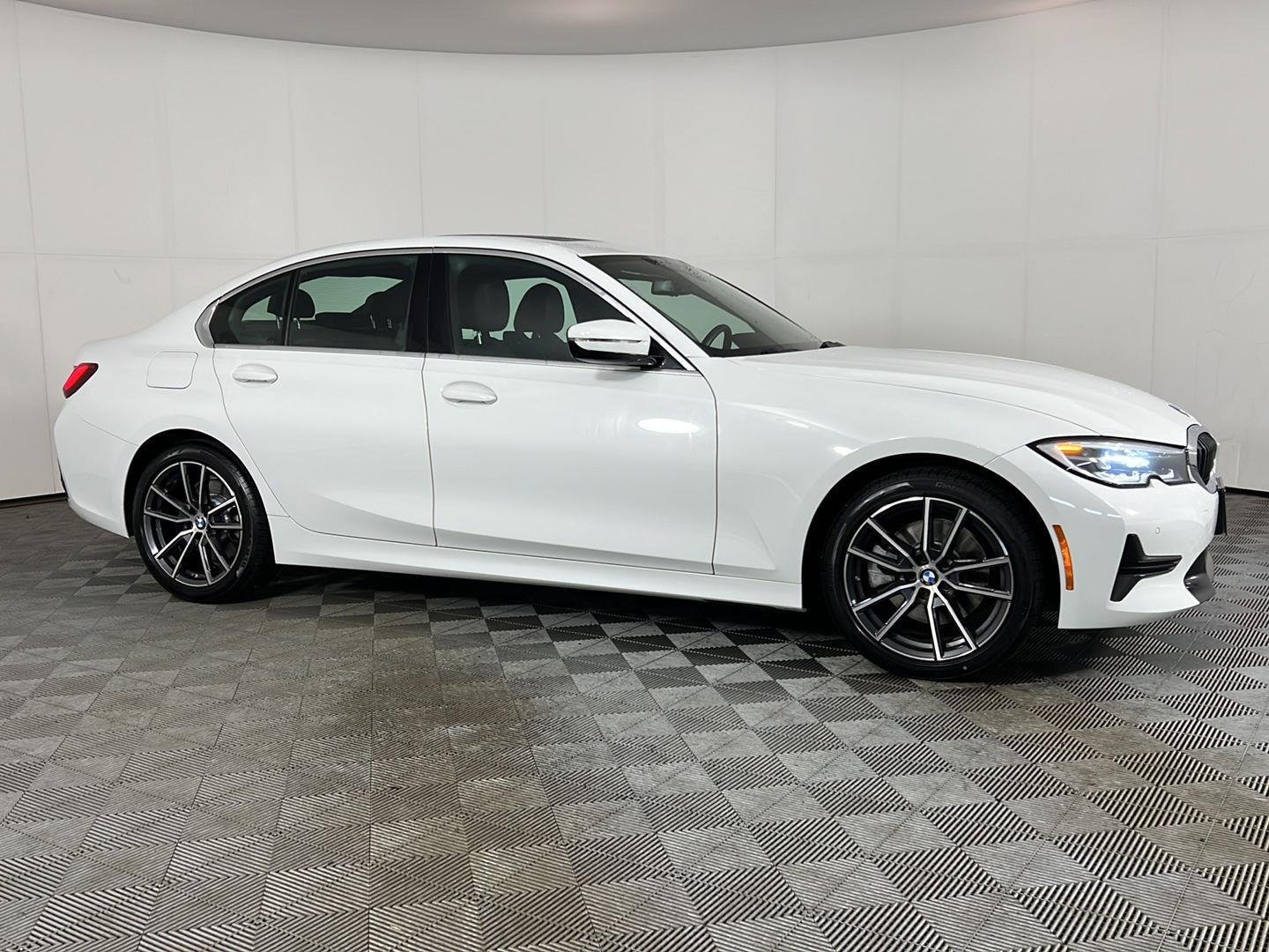 Used 2021 Alpine White BMW 330i xDrive image 3