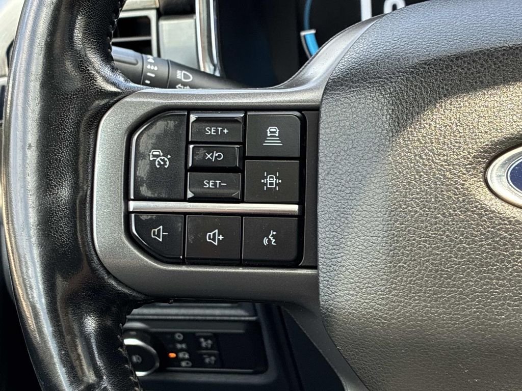 Used 2022 White Ford Lariat image 28
