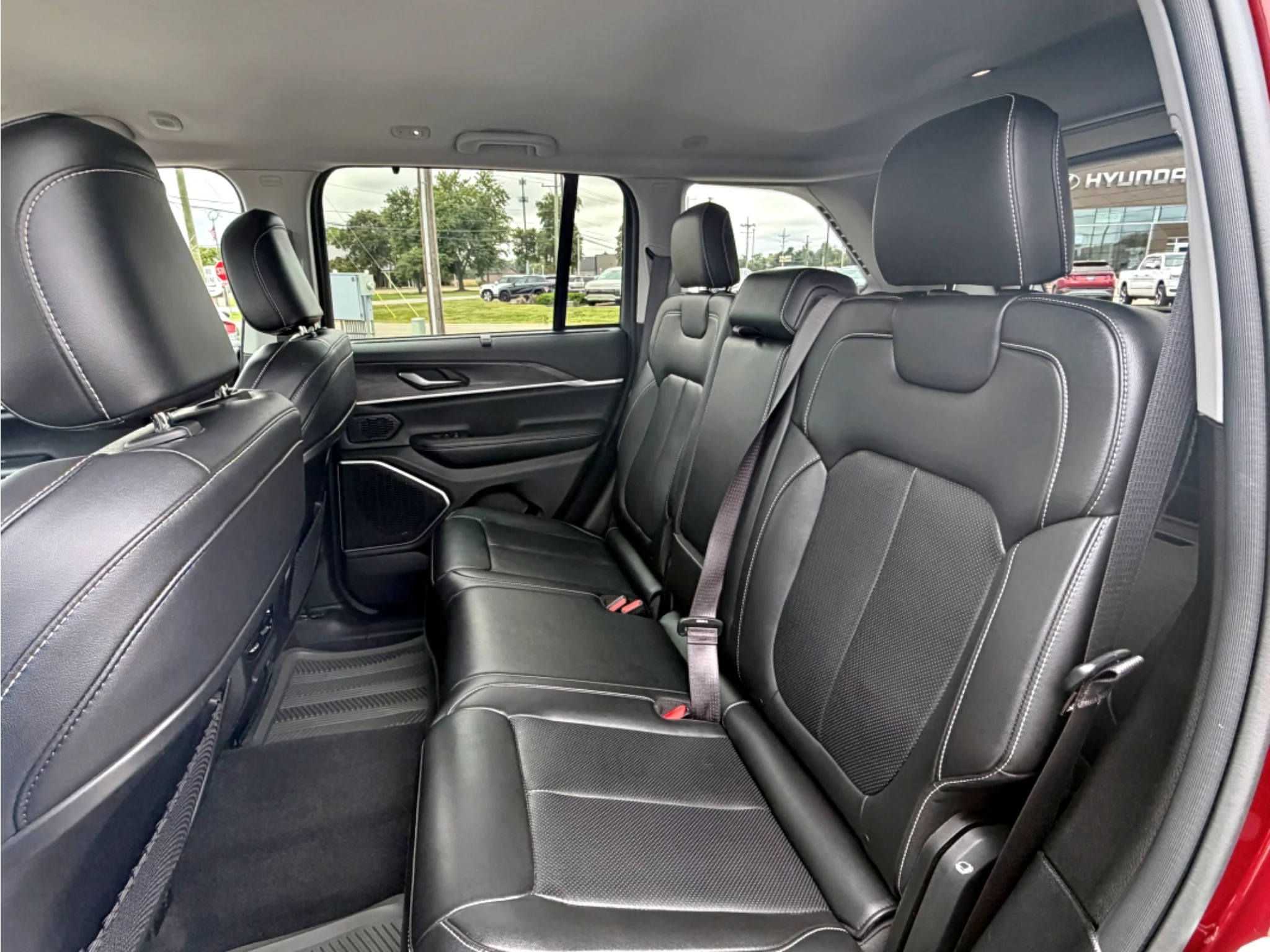 Used 2022 Velvet Red Pearl Jeep Limited image 22