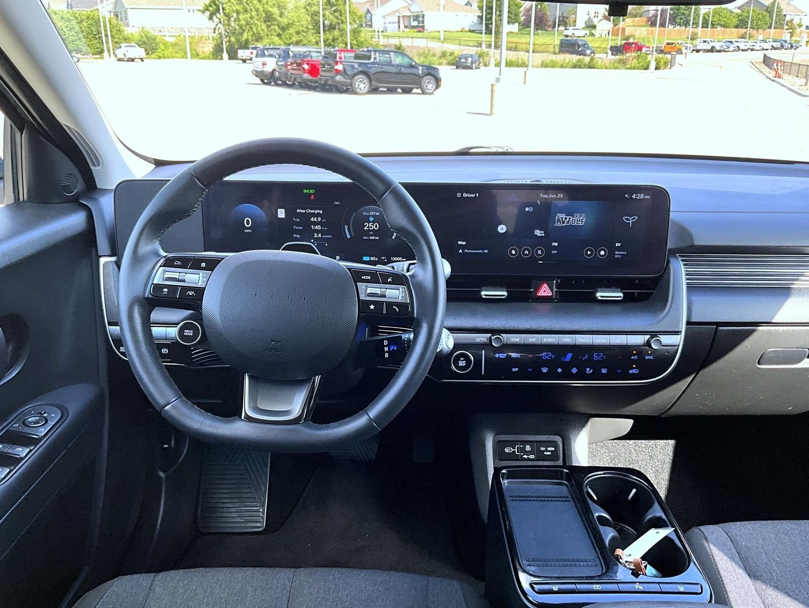 Used 2025 Green Hyundai SE image 12
