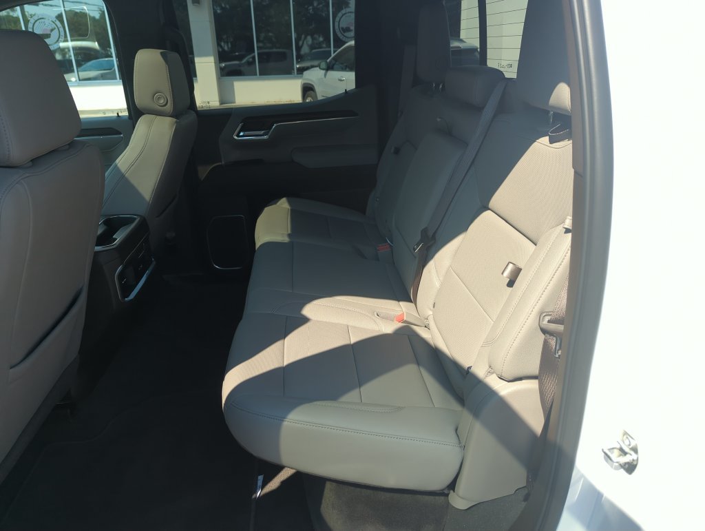 Used 2025 White GMC SLT image 28