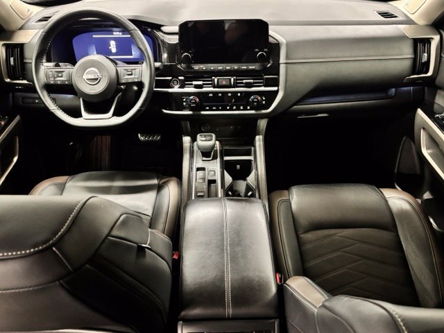 Used 2023 White Nissan Platinum image 12