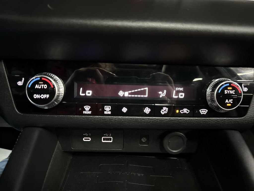 Used 2022 Cosmic Blue Metallic Mitsubishi  image 26