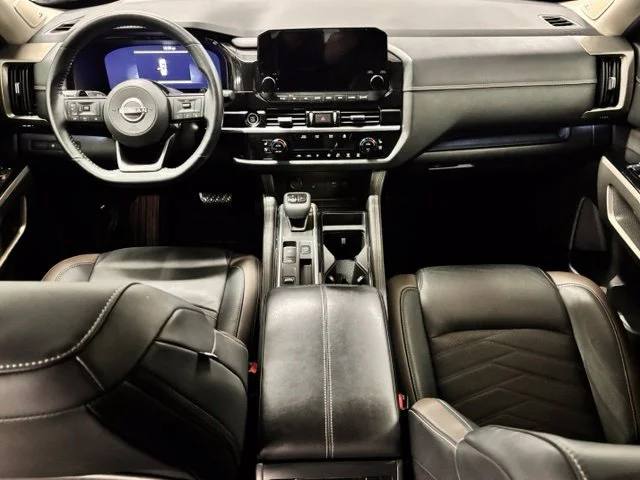 Used 2023 White Nissan Platinum image 12