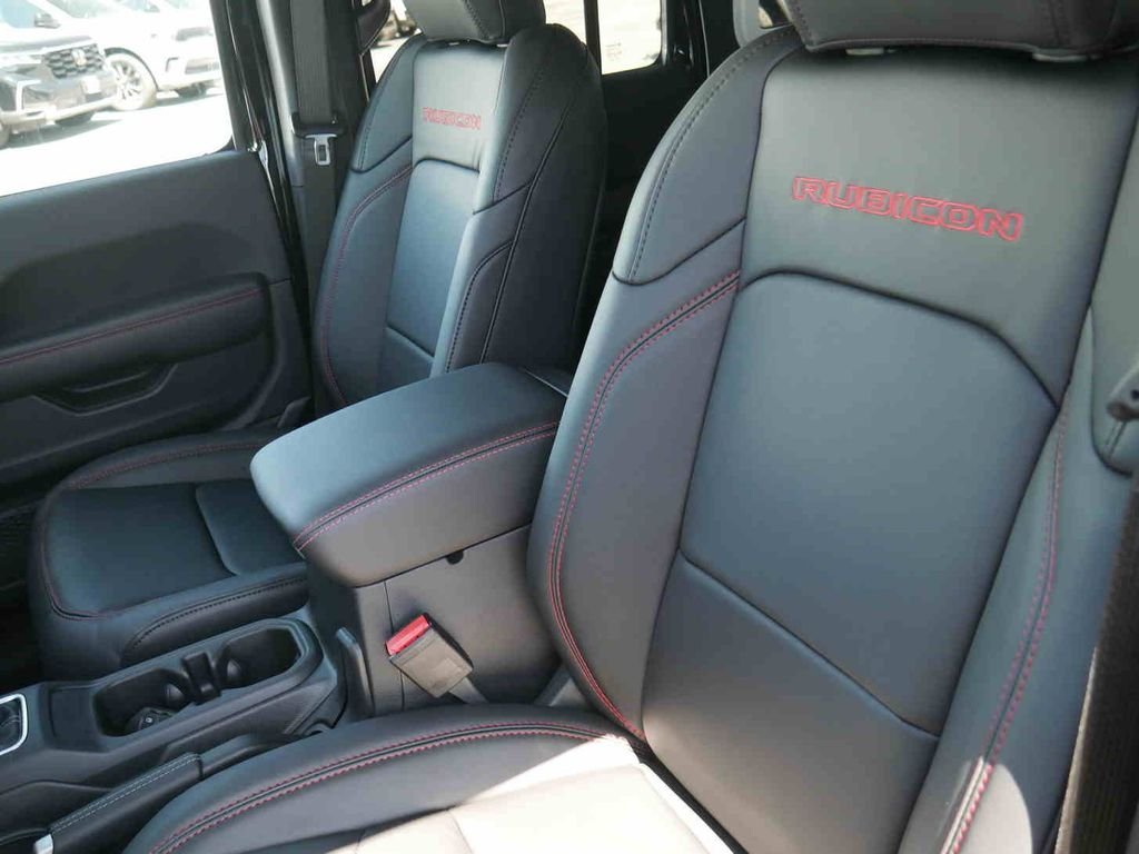 New 2026 Black Clear-Coat Exterior Paint Jeep  image 28