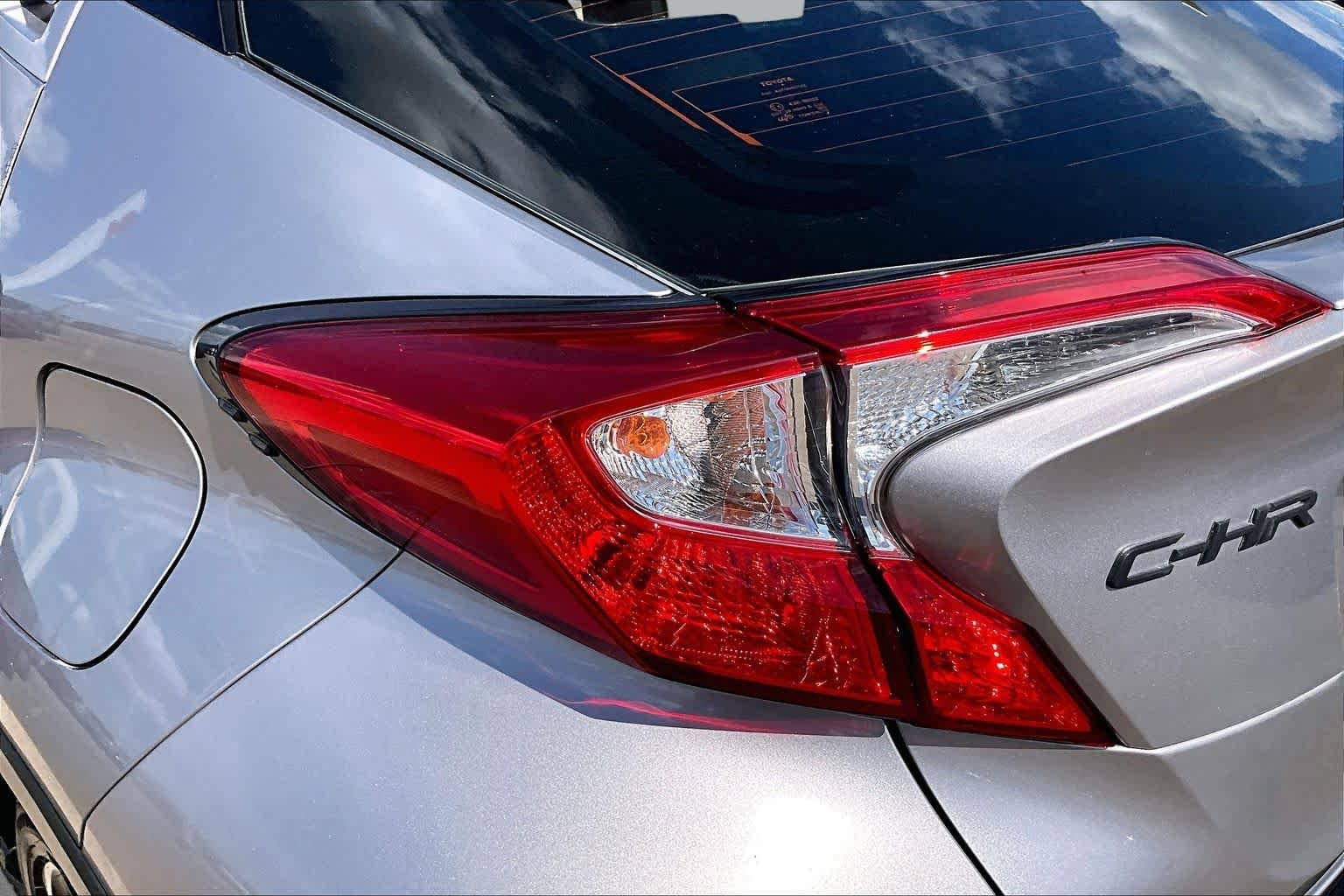 Used 2018 Silver Knockout Metallic Toyota XLE Premium image 28