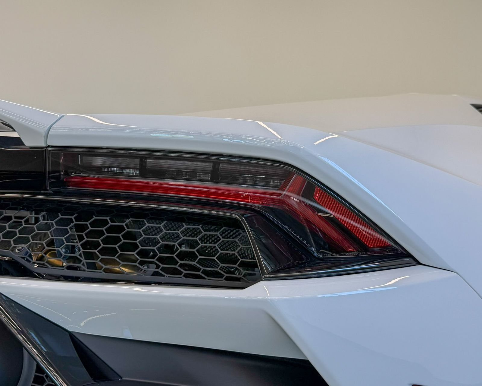 Used 2022  Lamborghini Base image 46