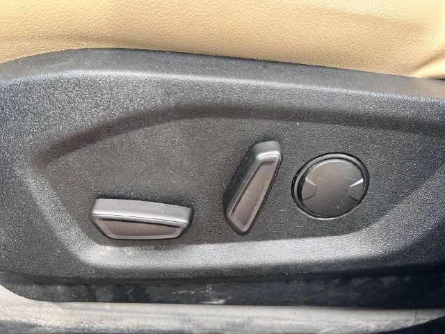 Used 2020 Red Ford SEL image 32