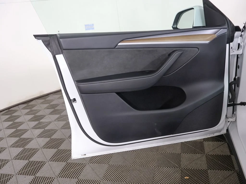 Used 2023 White Tesla Long Range image 25