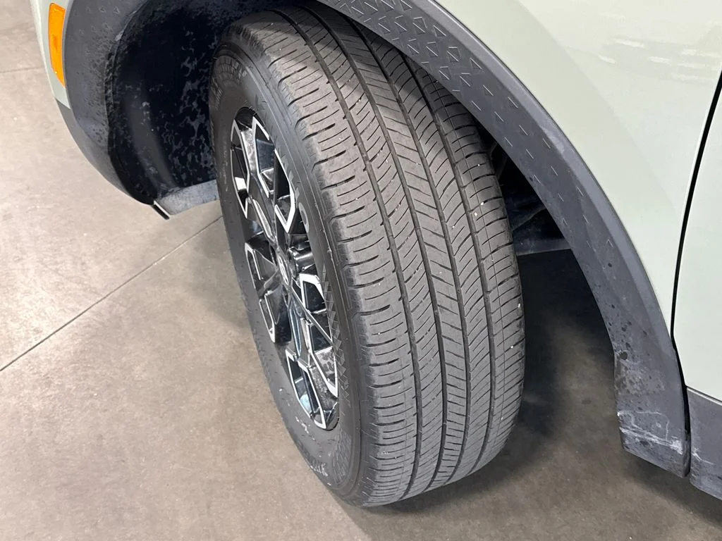 Used 2024 Green Hyundai SEL image 16