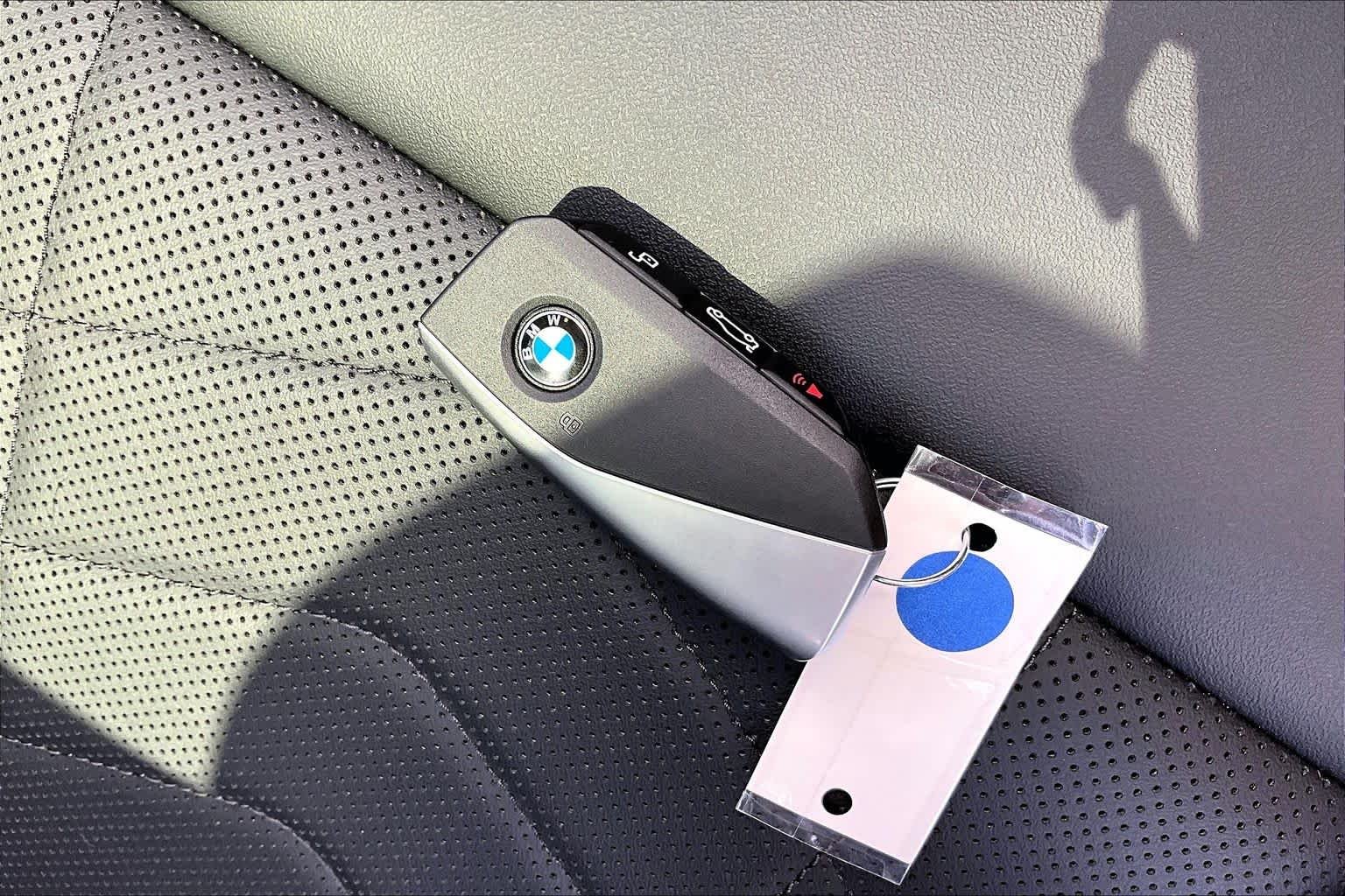 Used 2025 Cape York Green Metallic BMW xDrive28i image 14