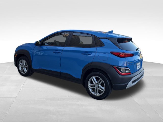 Used 2022 Blue Hyundai SE image 3