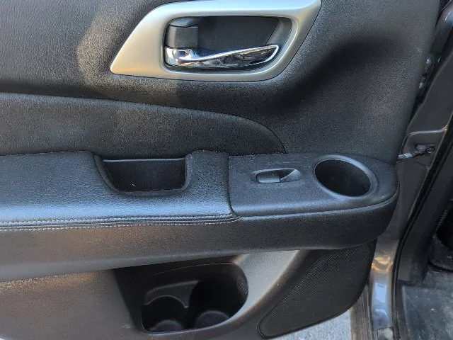 Used 2020  Nissan SV image 17