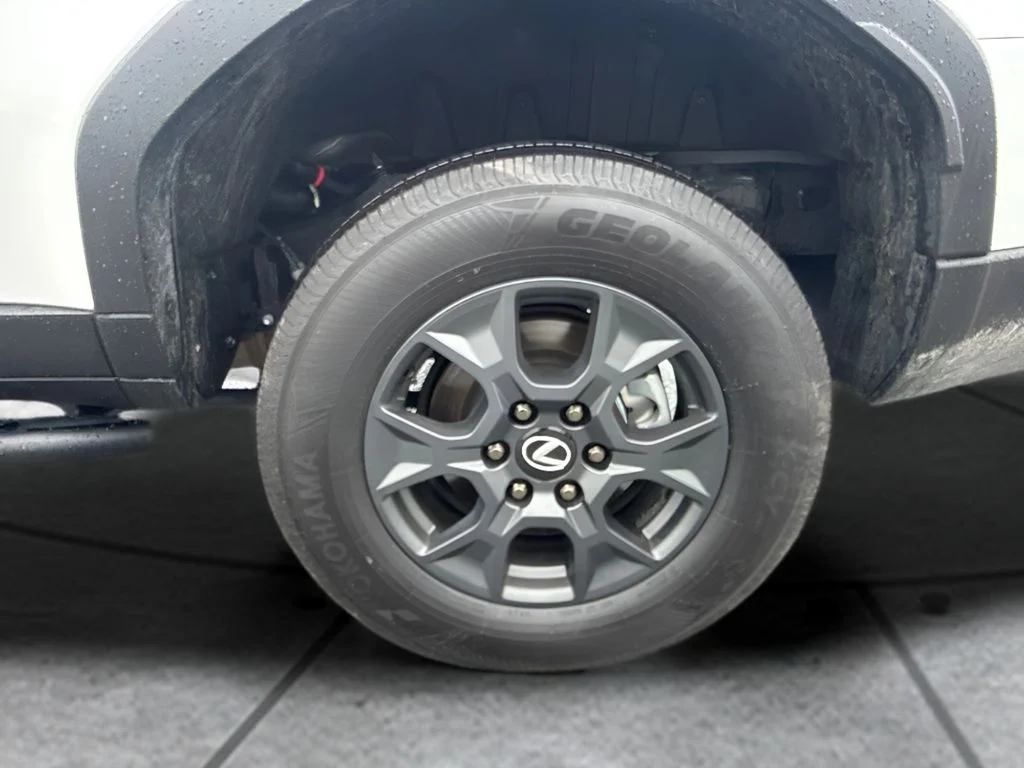 Used 2025 White Lexus 550 Overtrail image 21