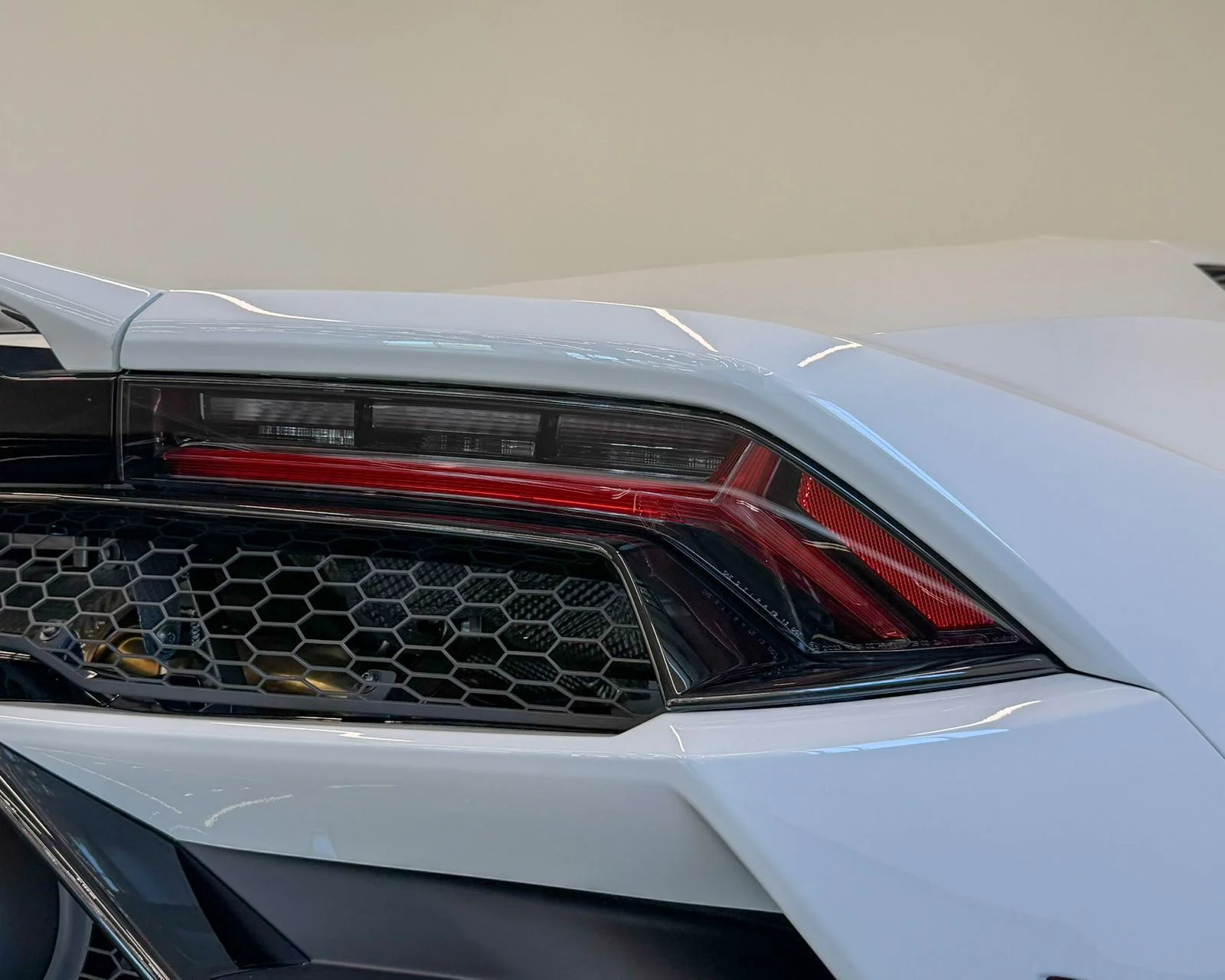 Used 2022  Lamborghini Base image 46