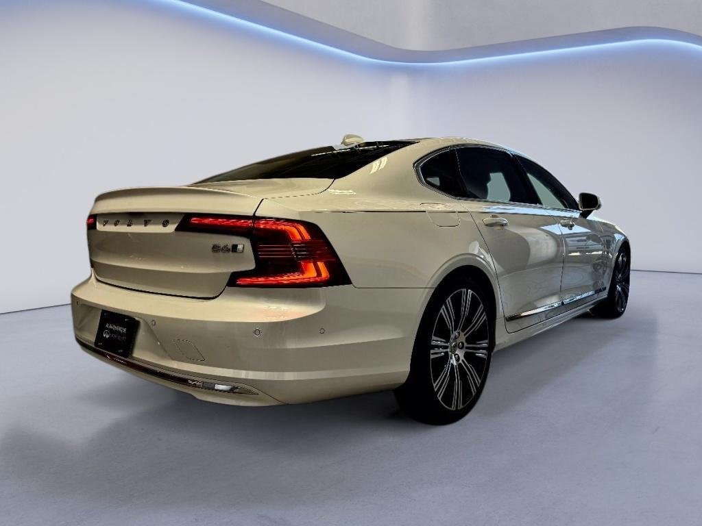 Used 2023 Crystal White Metallic Volvo Ultimate image 3