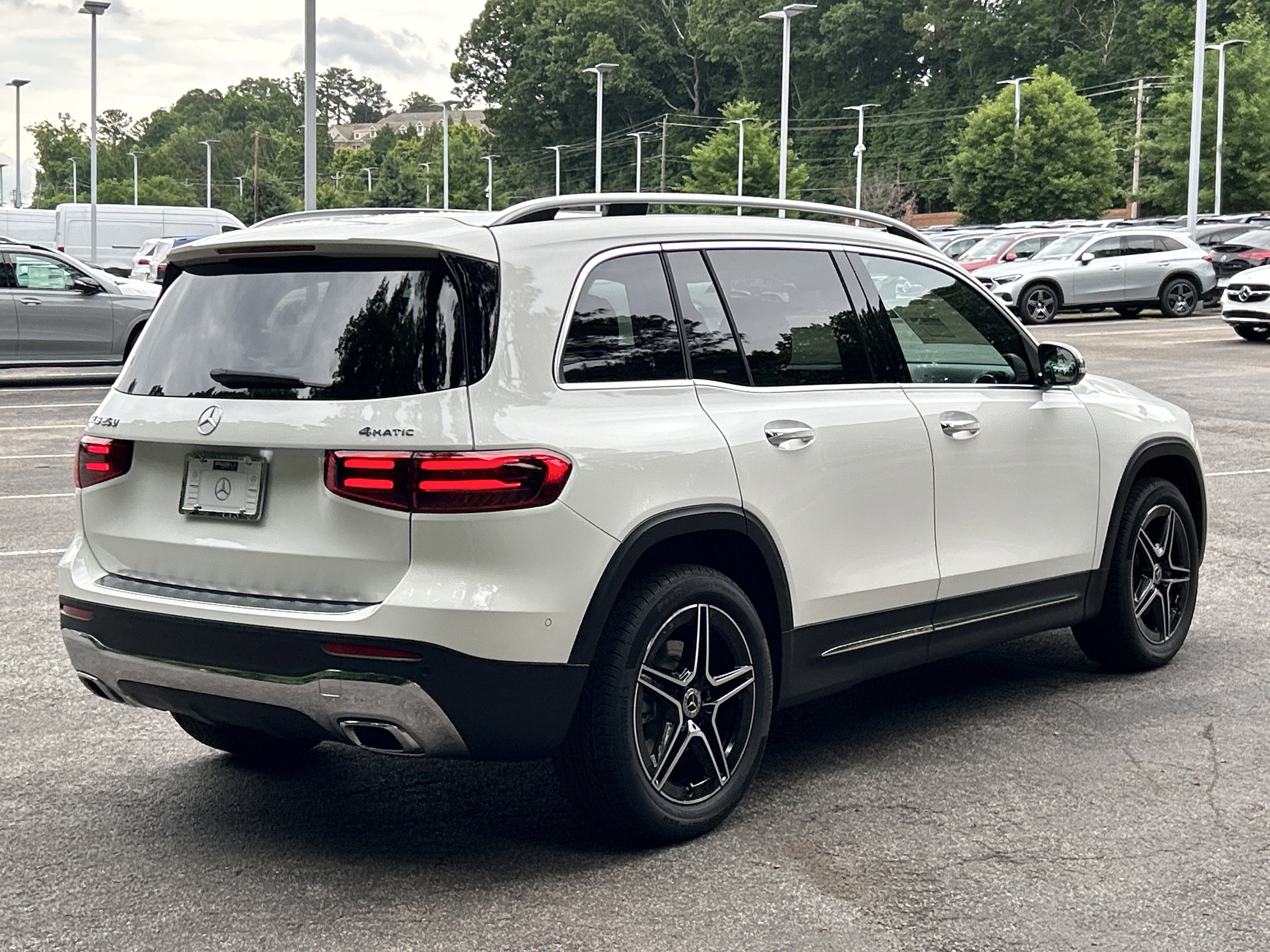 New 2026 Polar White Mercedes-Benz GLB 250 4MATIC® SUV image 11
