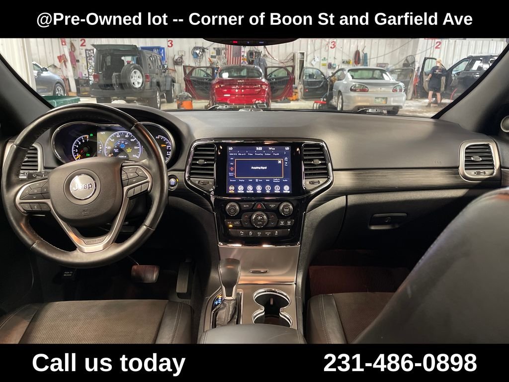 Used 2020  Jeep Laredo image 18