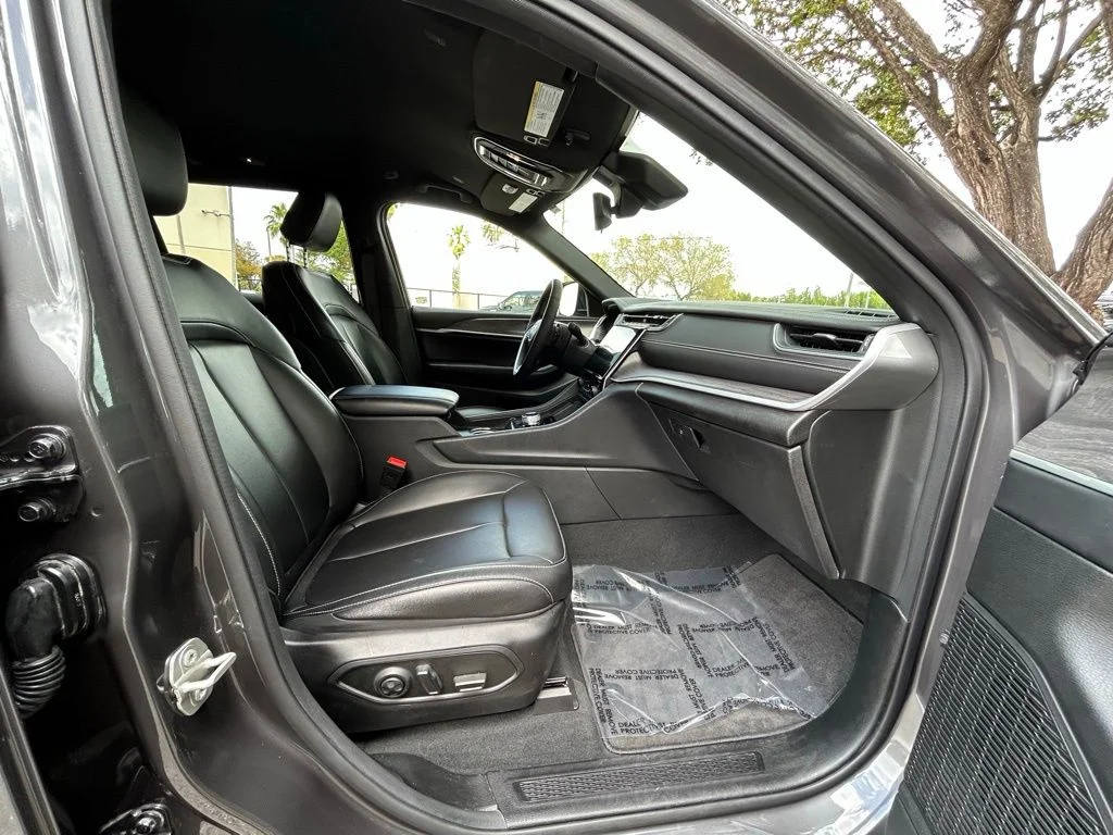 Used 2024 Gray Jeep Limited image 36