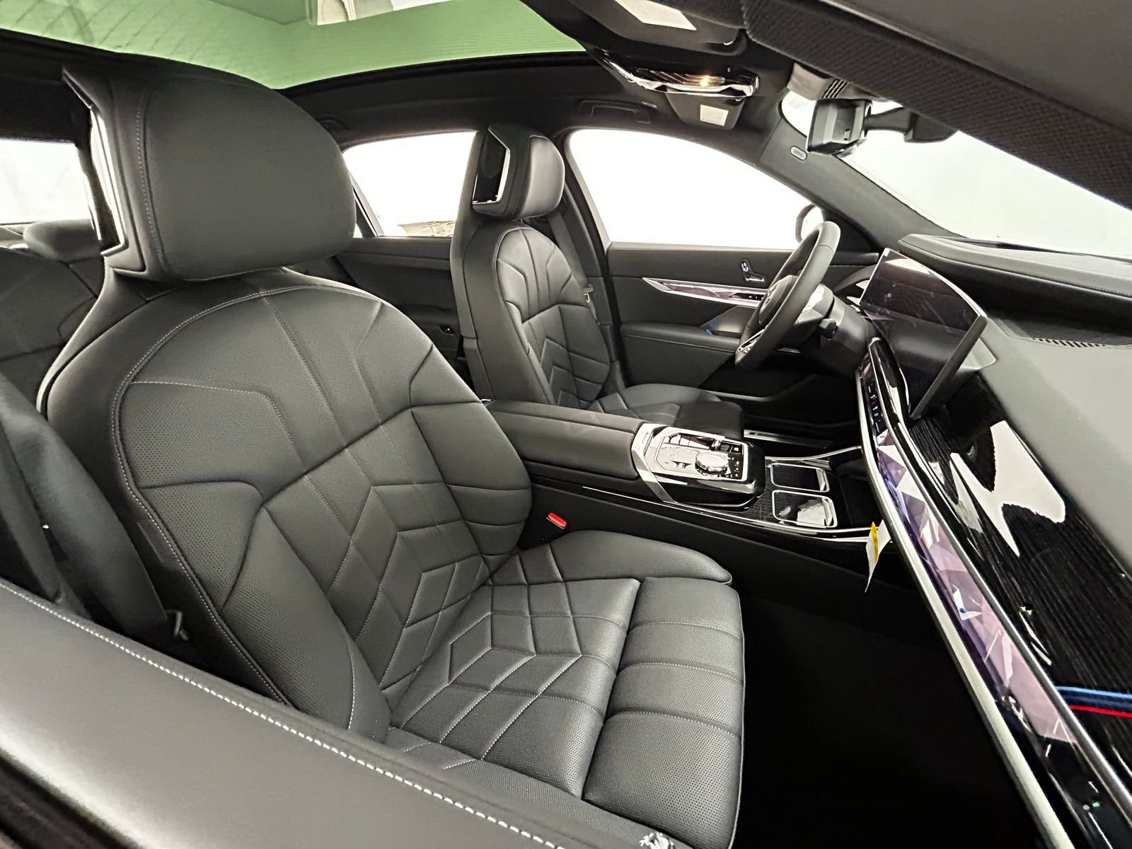 New 2026 Black Sapphire Metallic BMW xDrive60 image 72