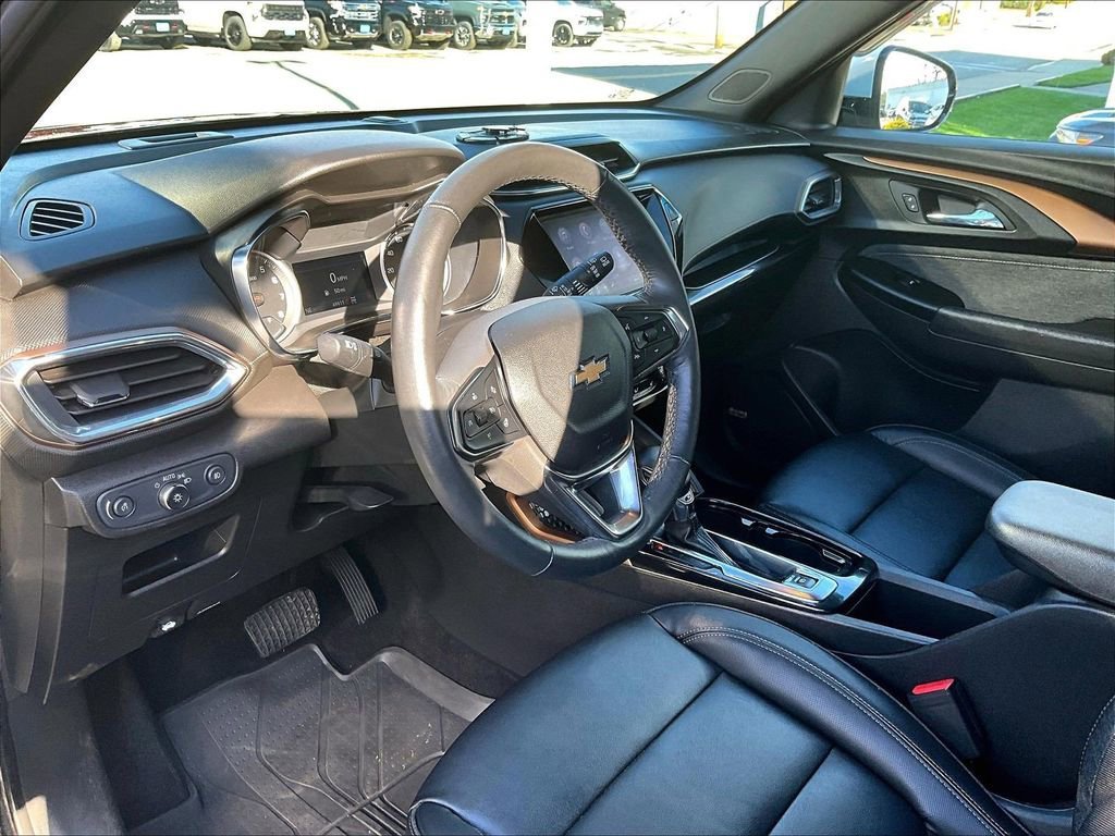 Used 2022 Mosaic Black Metallic Chevrolet ACTIV image 8