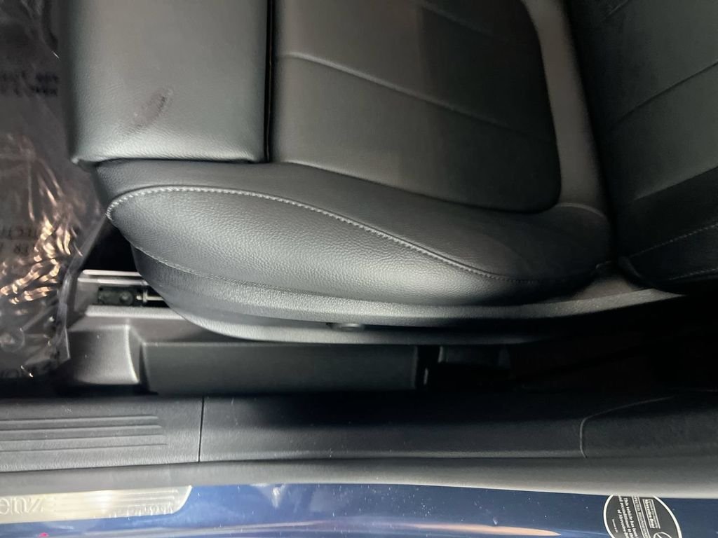 Used 2023 Blue Mercedes-Benz GLB 250 image 9