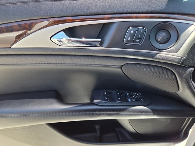 Certified Used 2019 White Lincoln Reserve image 21