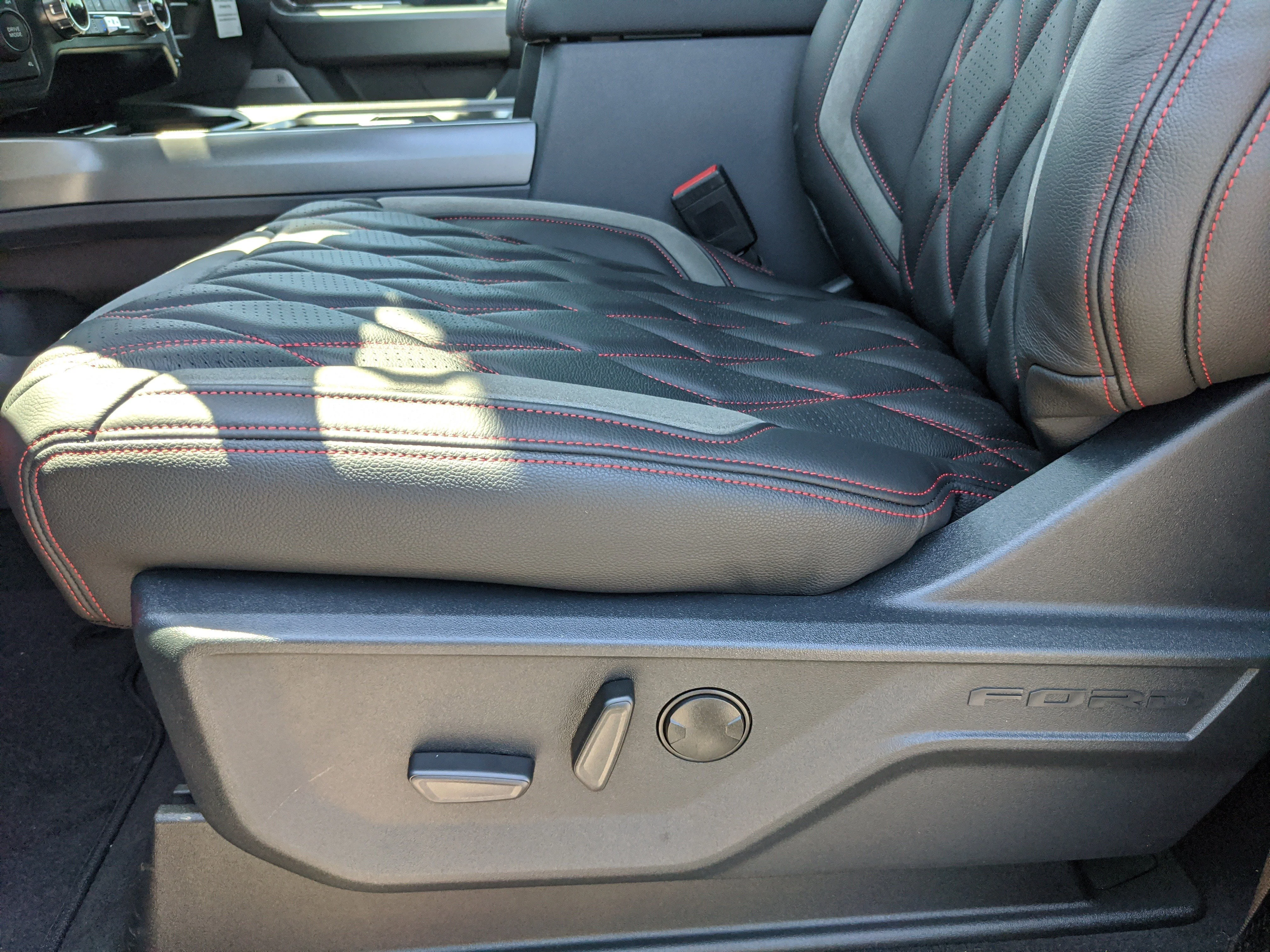 New 2026 Agate Black Metallic Ford F-250® Lariat® image 19