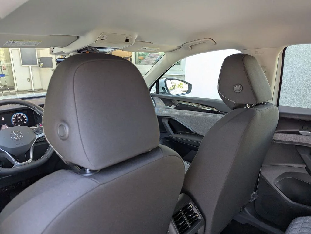 2025 Volkswagen Tiguan SE - Photo 16