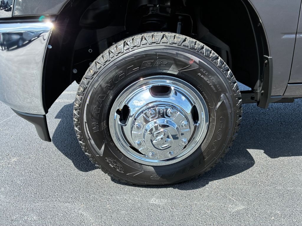 New 2026 Granite Crystal Metallic Clearcoat RAM Tradesman image 6