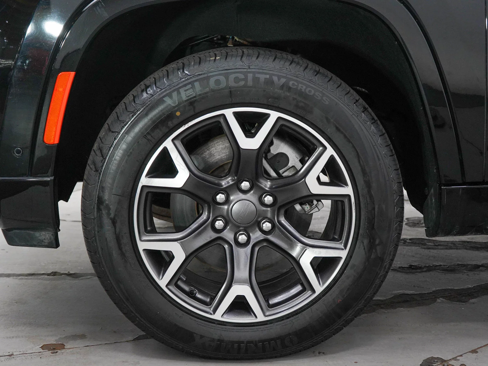 Used 2024 Diamond Black Crystal Pearlcoat Jeep Series III image 30