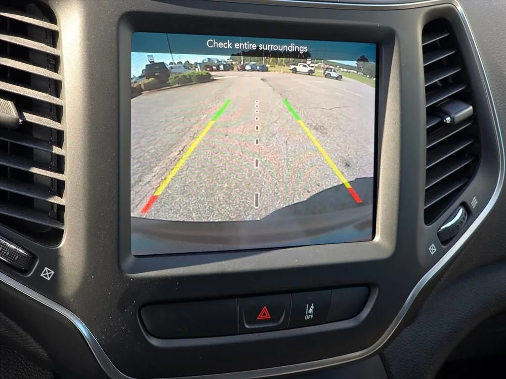 Used 2022 Gray Jeep Latitude Lux image 5
