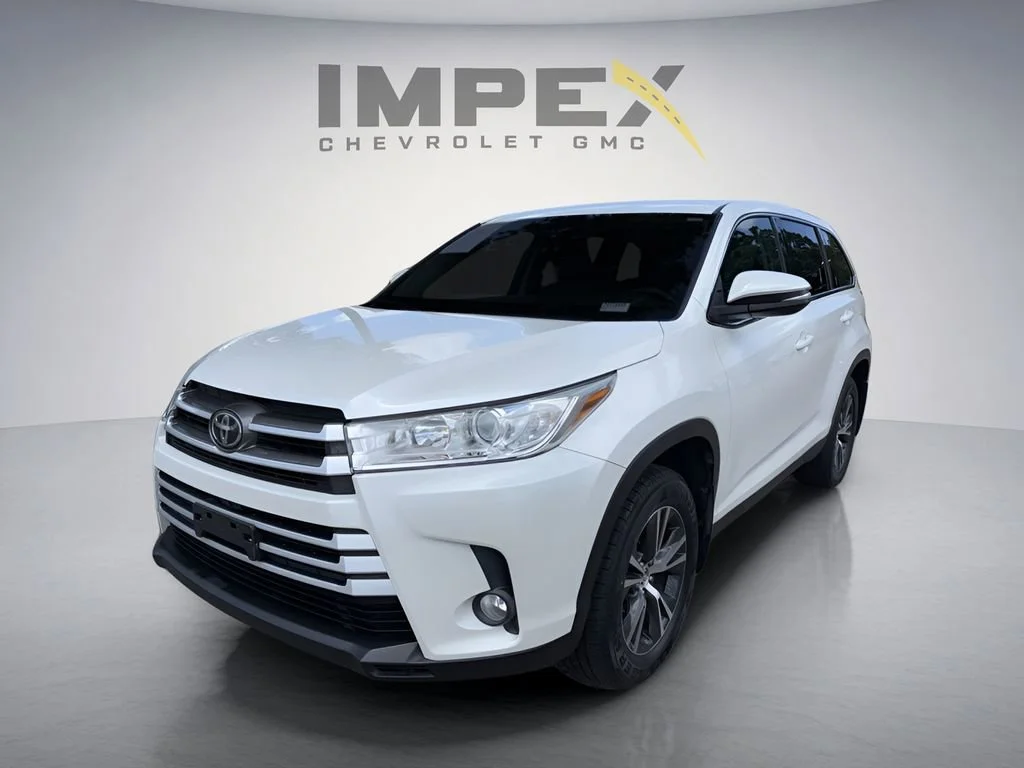 Used 2019  Toyota LE image 1