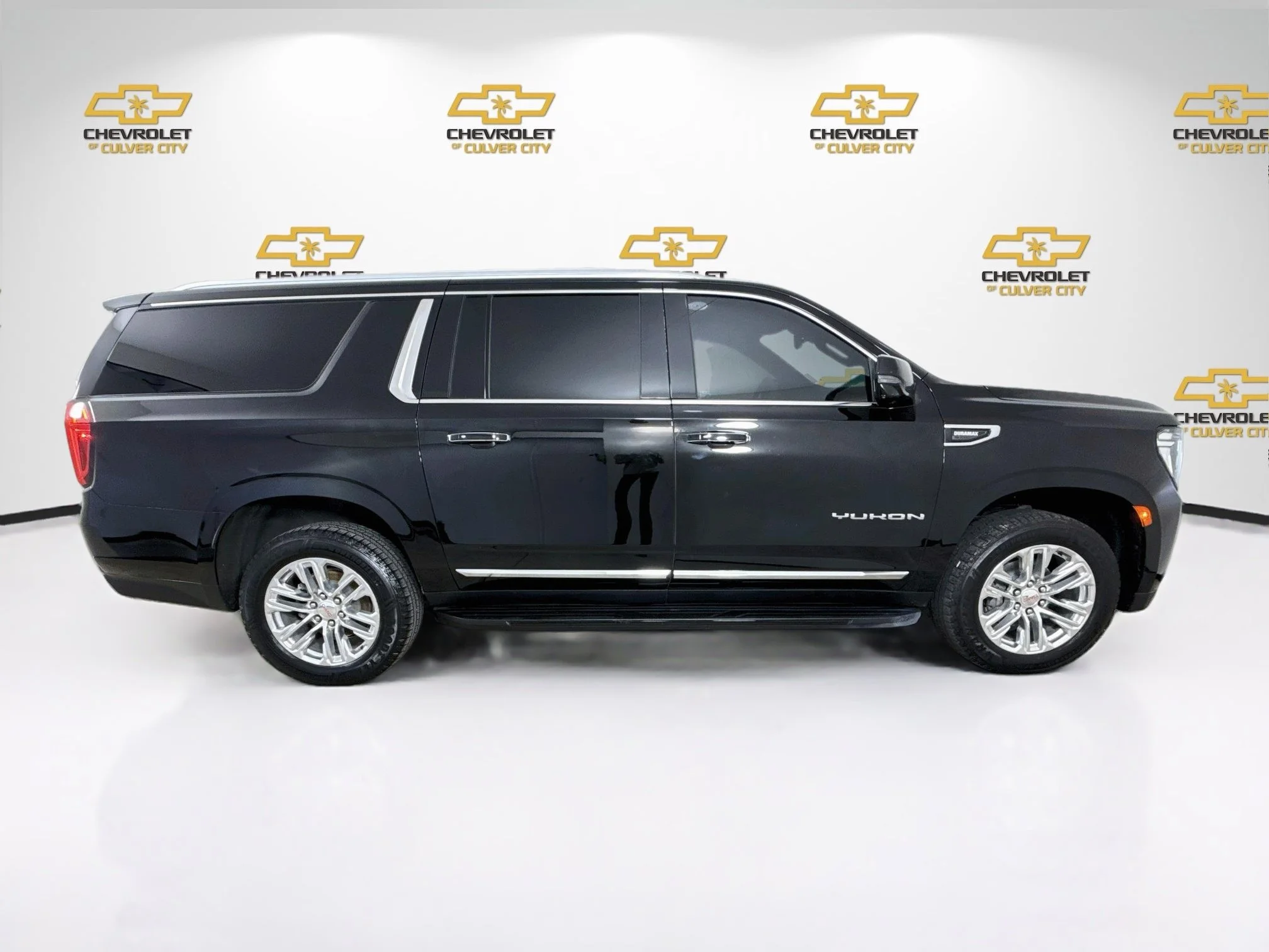 Used 2024 Onyx Black GMC SLT image 9