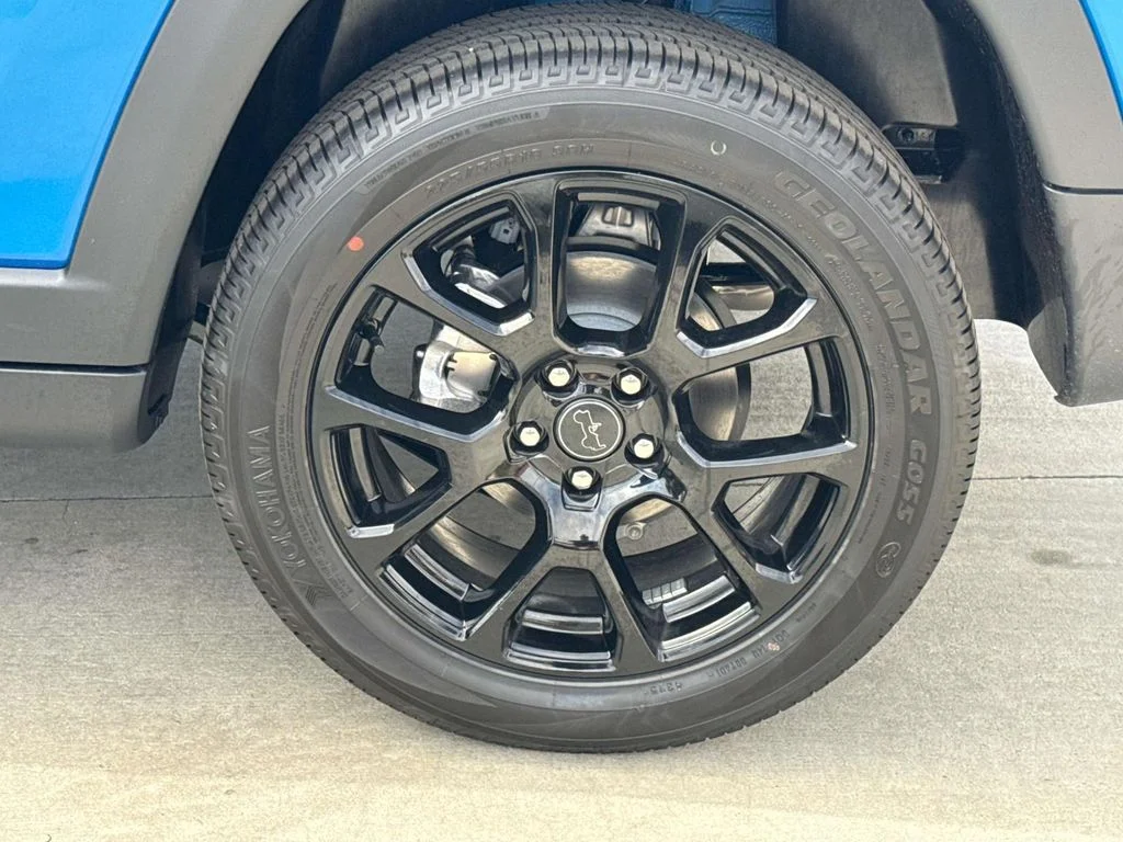 New 2026 Blue Jeep Latitude image 39