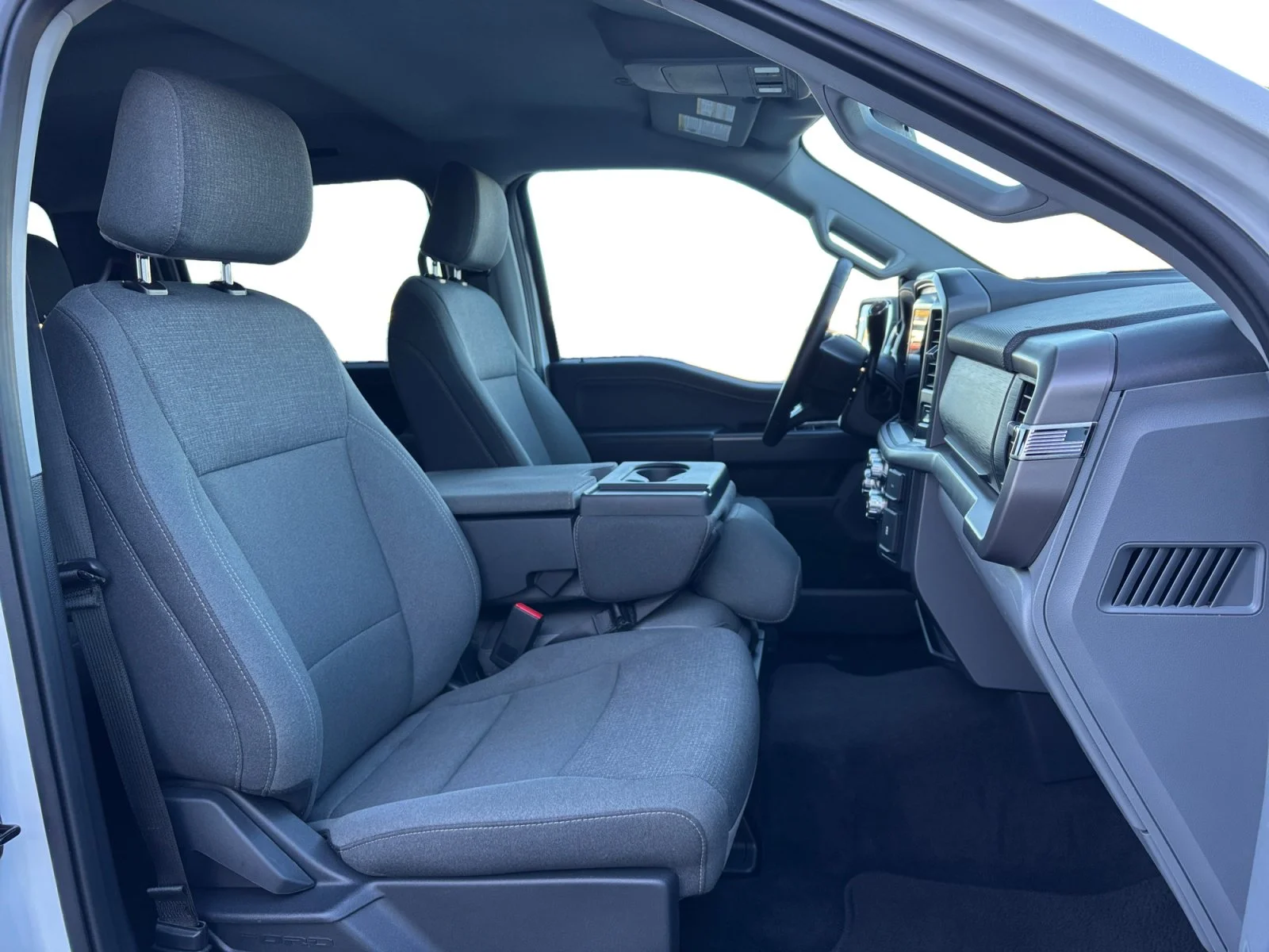 Used 2025 White Ford XLT image 17