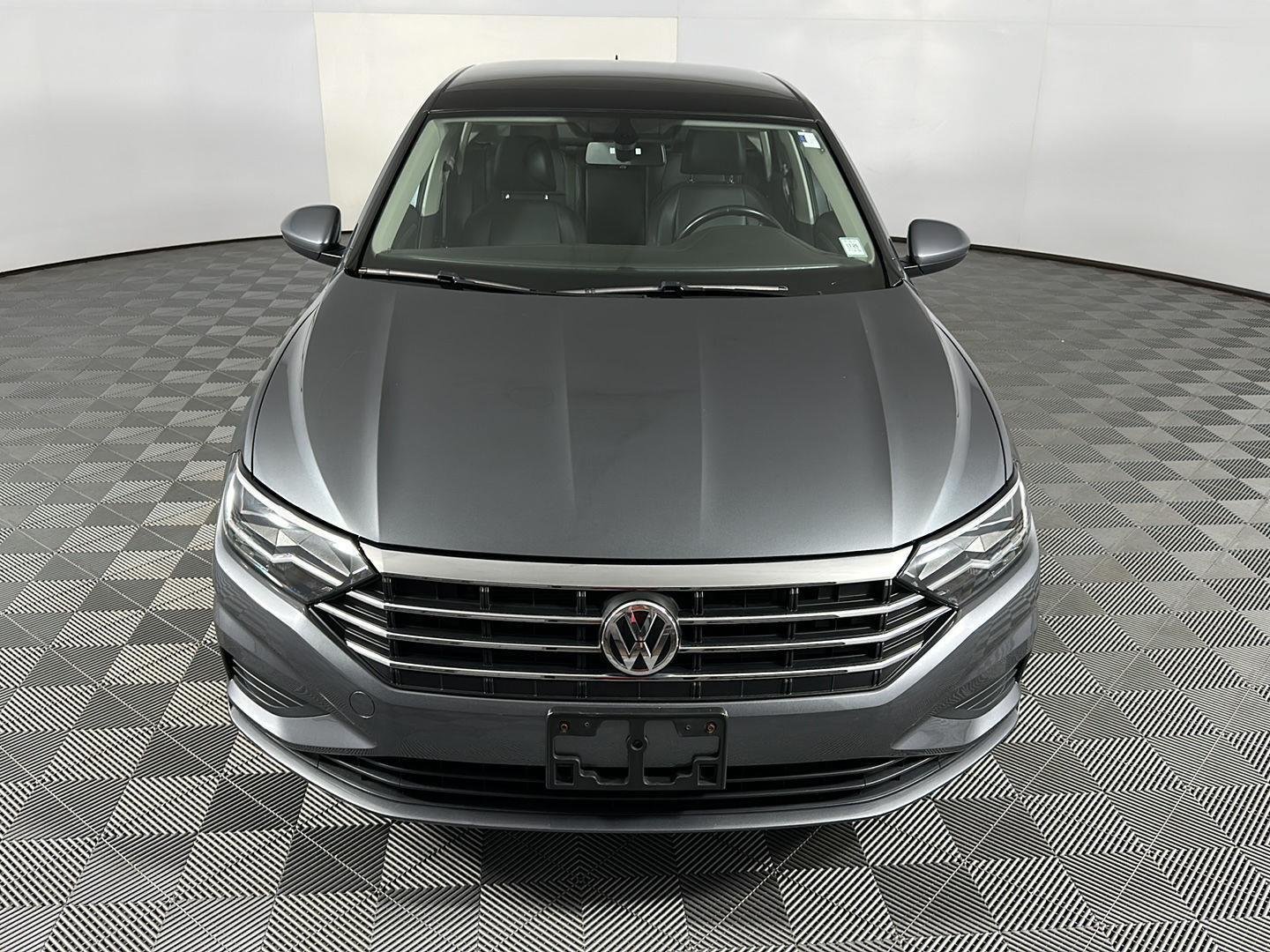 Used 2019 Platinum Gray Metallic Volkswagen SE image 2