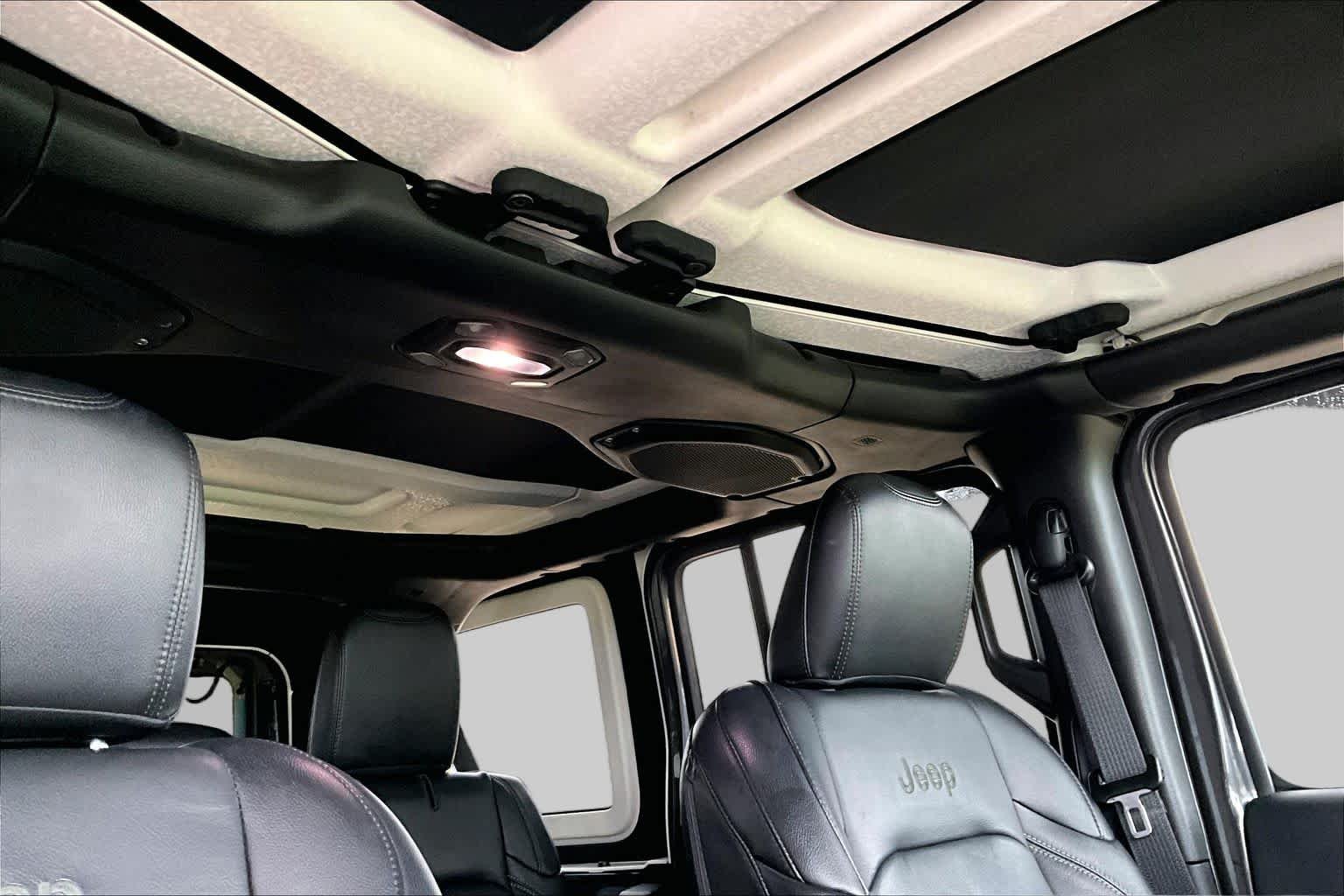 Used 2018 Granite Crystal Metallic Clearcoat Jeep Moab image 10