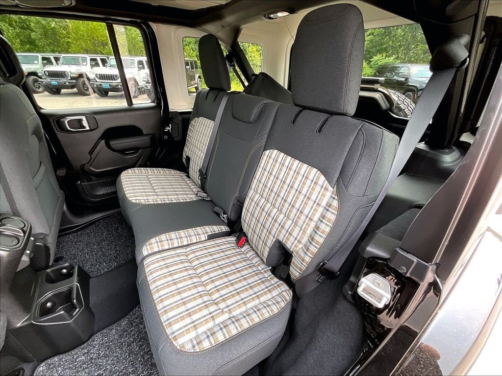 New 2026 Black Clear-Coat Exterior Paint Jeep  image 15